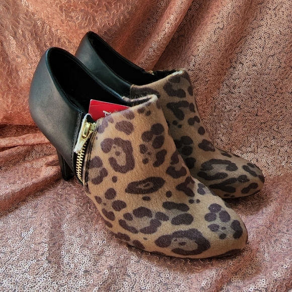 Dexflex Comfort Leopard Print Booties - Size 7.5 Womens, Faux Calf Hair - Picture 1 of 6